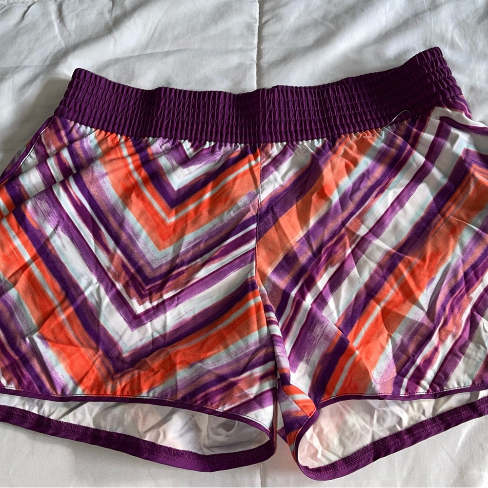 Nike Athletic Shorts Vibrant Chevron Design size XL for girls